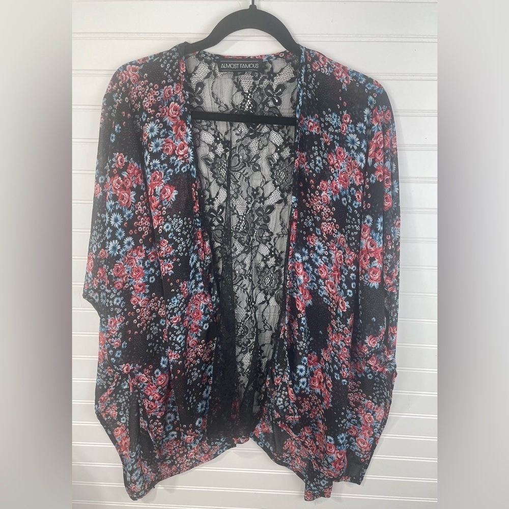 Almost Famous Black Lace Floral Print Open Front Kimono S Women’s EUC
